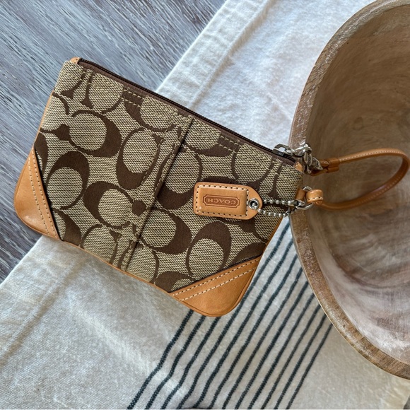 🍃🦋 Coach Brown & Tan Signature Canvas Leather Wristlet - Picture 5 of 11